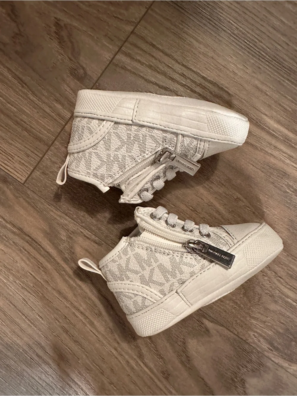 Michael Kors stylish michael